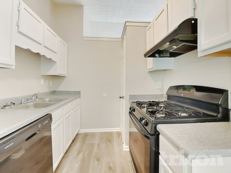 Building Photo - 1330 Ling Dr