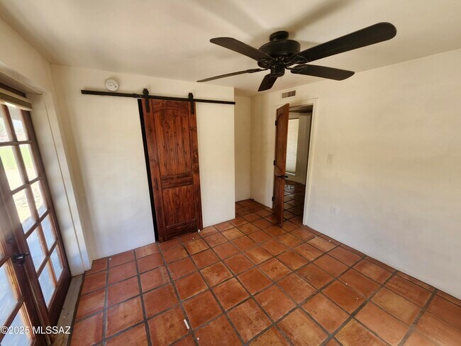 Building Photo - 1325 N Alamo Ave