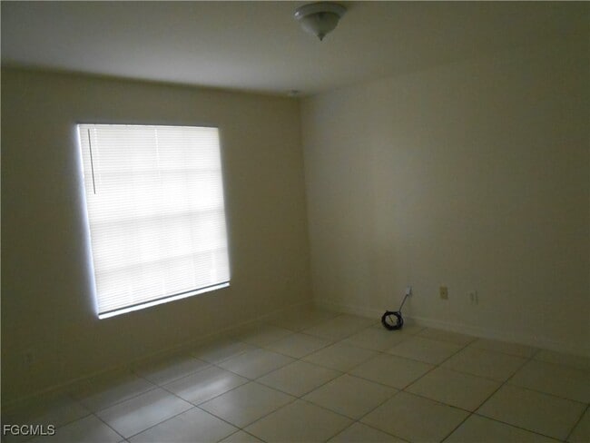 Building Photo - 4944 Golfview Blvd