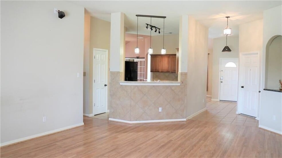 Building Photo - 220 Gainer Dr