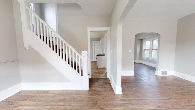 Primary Photo - 5 bedroom/1 bath, Old Brooklyn