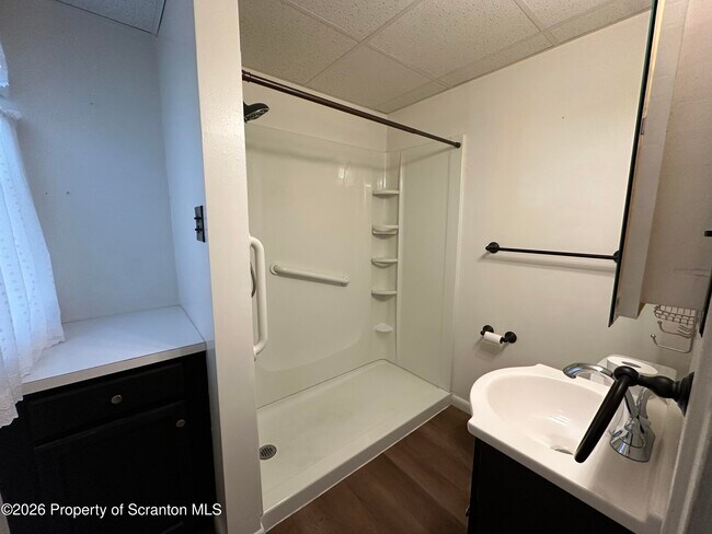 Building Photo - 546 Main St