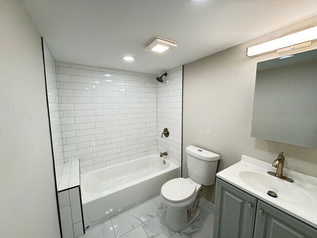 Building Photo - BRAND NEW RENOVATION! Modern 3BR Single Fa...