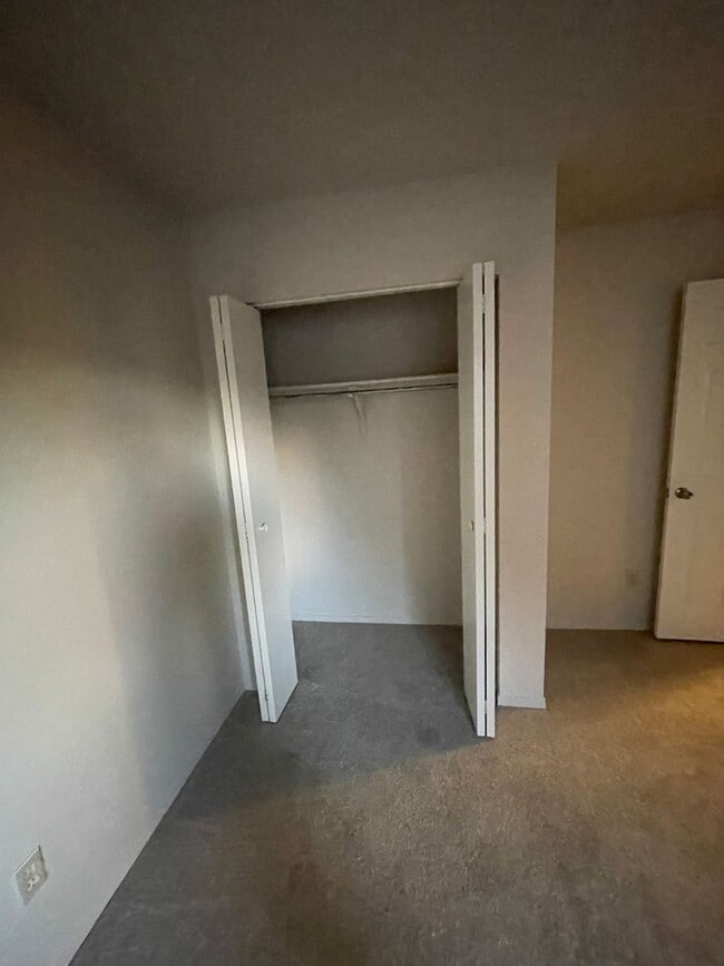 Building Photo - 5550-5556 Bonita Village Rd