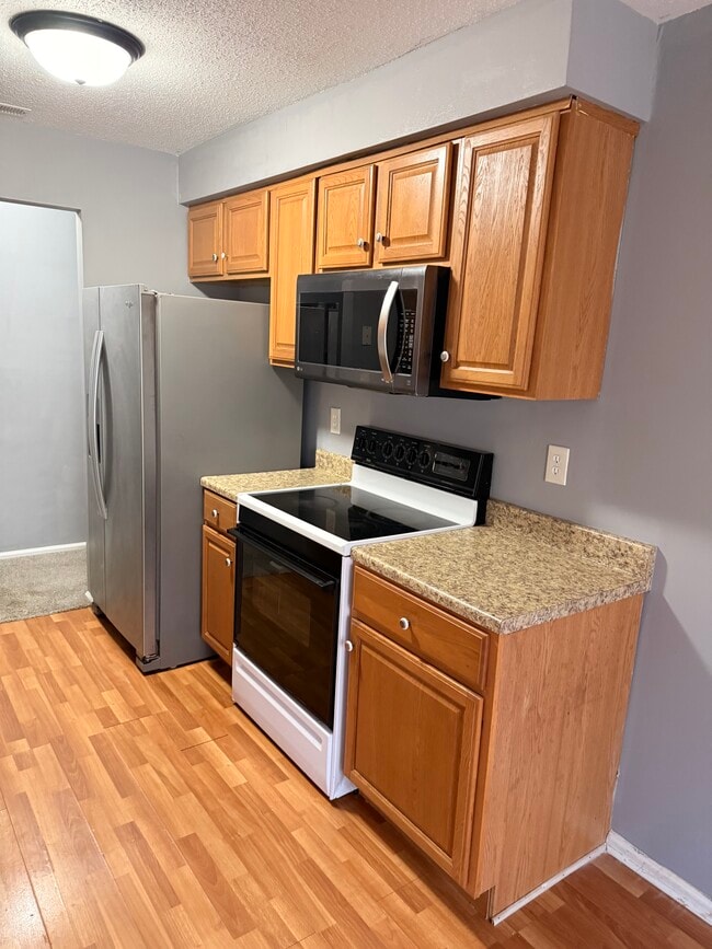 Building Photo - 31 Moore Ln