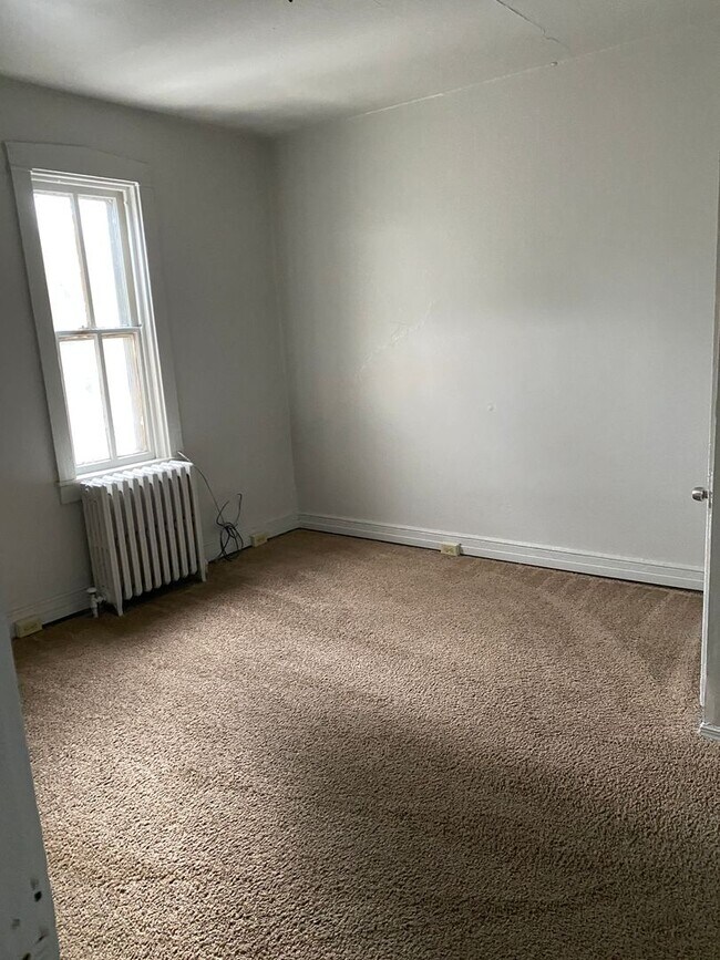 Building Photo - Lovely Three Bedroom House in Lancaster City