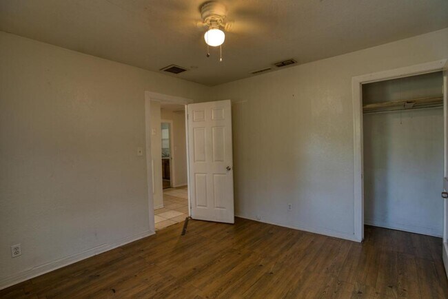 Building Photo - 1744 Granville Court S