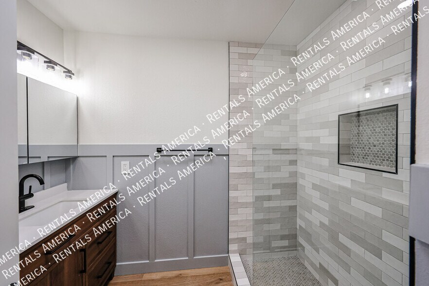 Building Photo - 8821 S 48th St