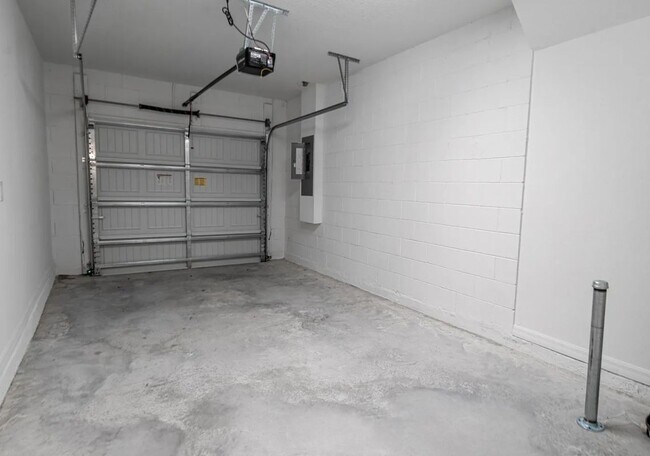 Building Photo - 735 Costa Ln