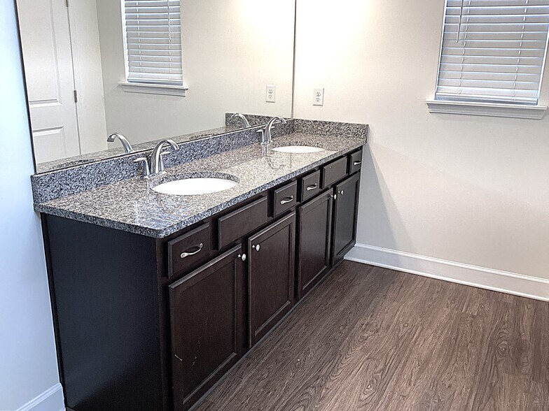 Building Photo - 1807 Silver Point