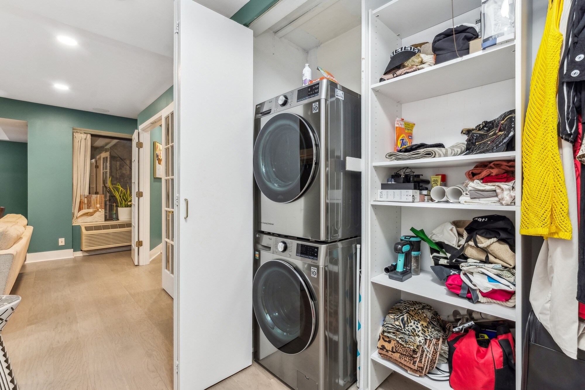 Building Photo - 40 E Delaware Pl