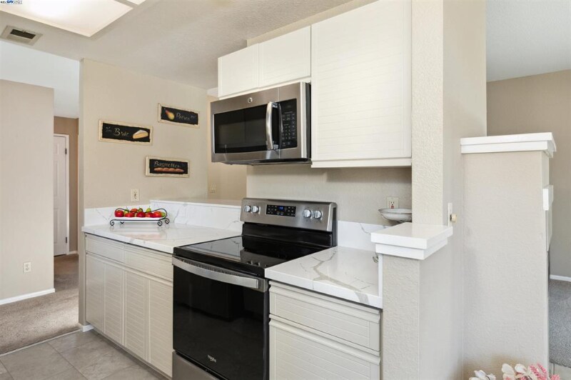 Building Photo - 8170 Mountain View Dr