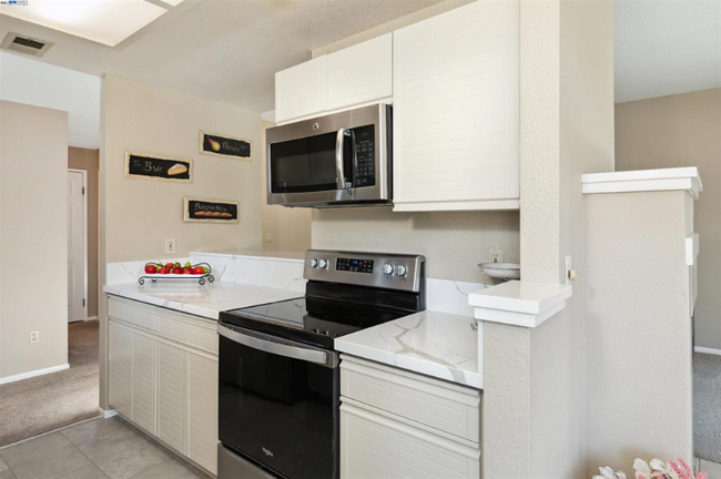 Building Photo - 8170 Mountain View Dr