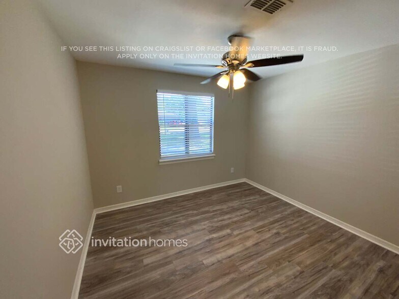 Building Photo - 4084 E Briarforest Rd