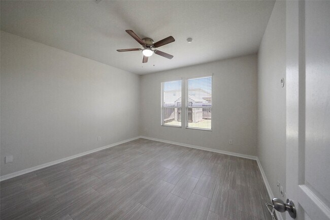 Building Photo - 2719 Skyview Long Dr