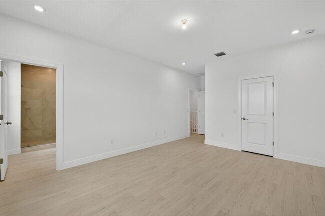 Building Photo - 3585 NW Solange Ct