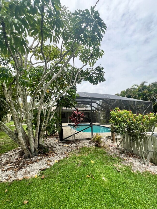 Building Photo - BEAUTIFUL 3 BEDROOM POOL HOME IN SANDPIPER...