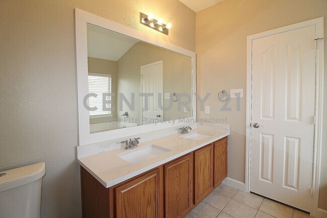 Building Photo - Lovely 3/2/2 in N. Fort Worth For Rent!