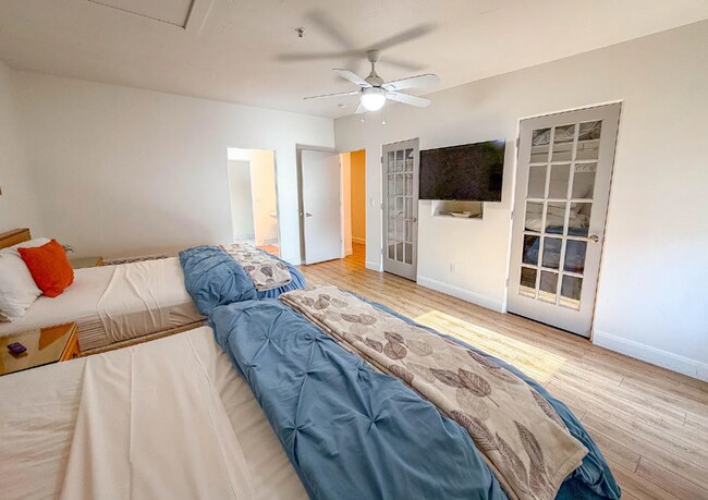 Building Photo - 2 Bedroom Townhouse in a Resort Style Community! All Utilities Included!