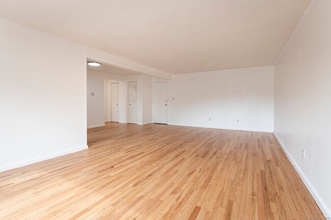 Building Photo - 70 Farmington Ave