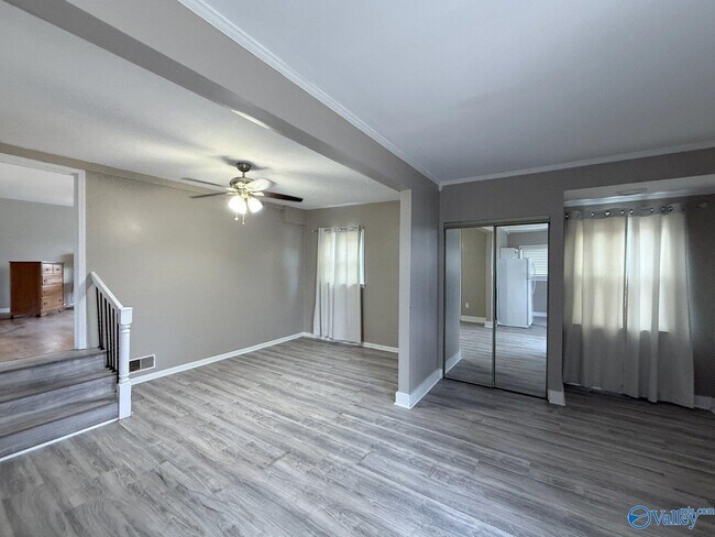 Building Photo - 1507 McCullough Ave NE