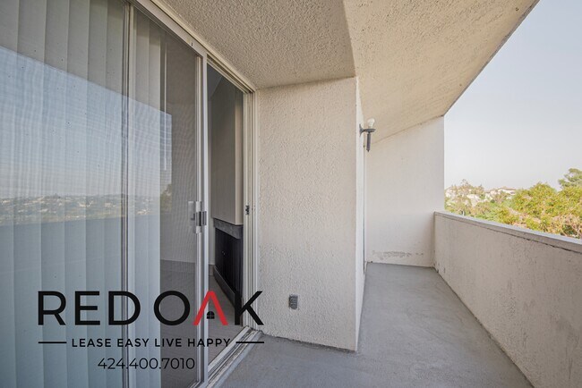 Building Photo - 3949 Los Feliz Blvd
