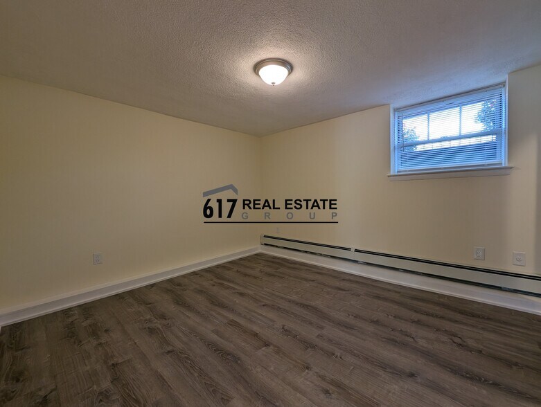 Building Photo - 176 N Beacon St