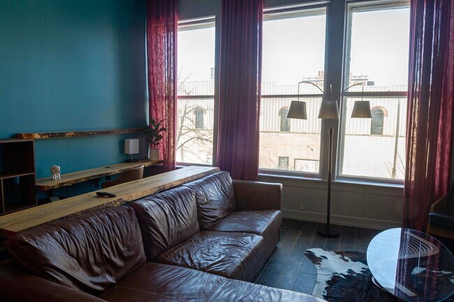 Building Photo - 204 N Walnut St