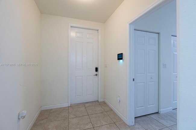 Building Photo - 516 SE 35 Ave