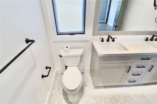 Building Photo - 1348 S Burnside Ave