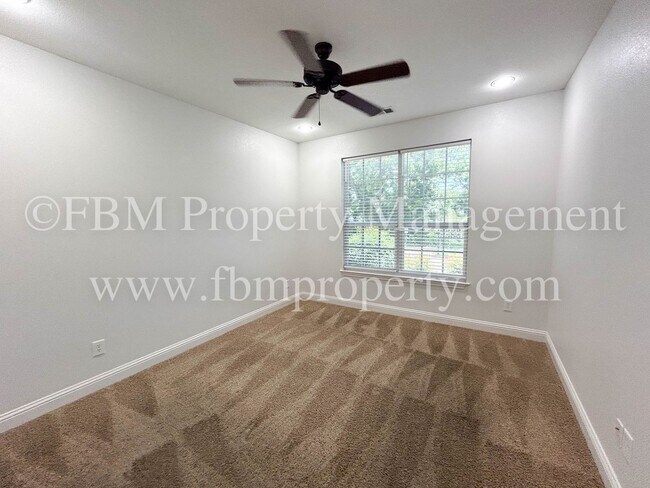Building Photo - 1203 N Clay St