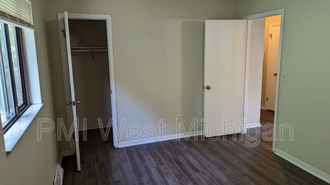 Building Photo - 6071 In the Pines Dr SE