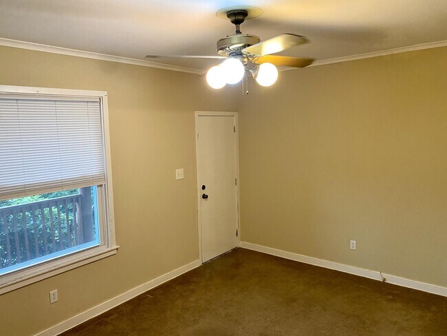 Building Photo - 611 Crown Ave