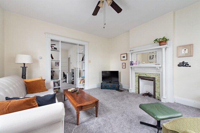 Building Photo - 2317 Victor St