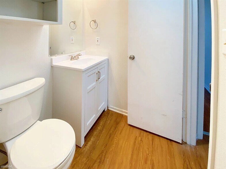Bathroom 2 - 1604 Mill St
