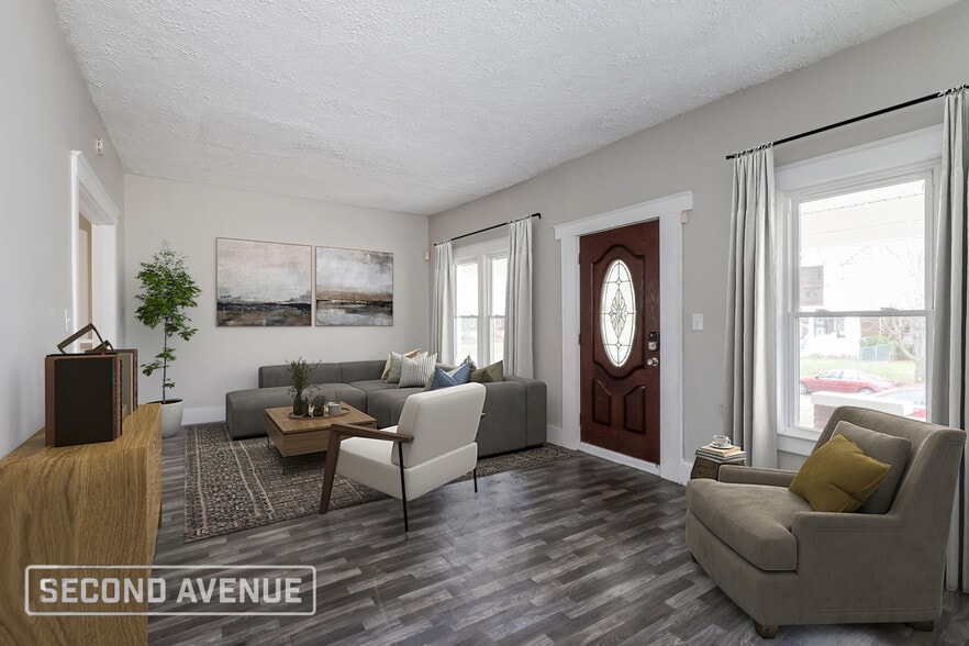 Building Photo - 635 S 43rd St