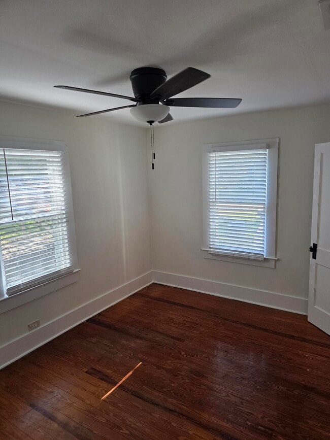 Building Photo - 301 Park Ave