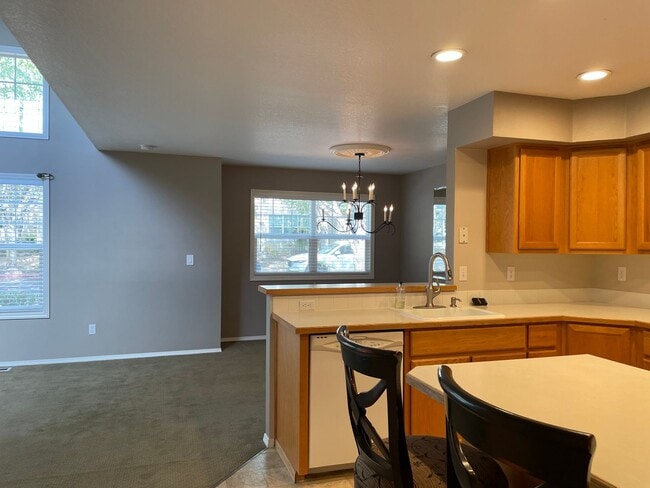 Building Photo - Beautiful and Well Maintained 2 Bed and 2....