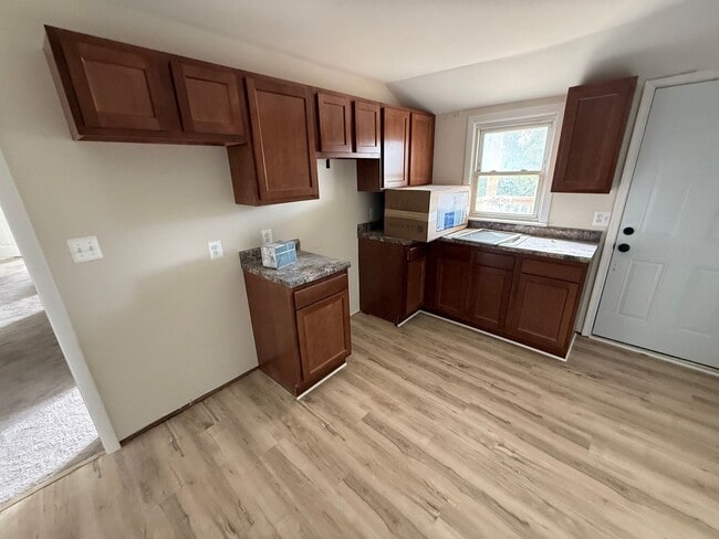 Building Photo - Newly Renovated 2 Bedroom Apartment in Bal...