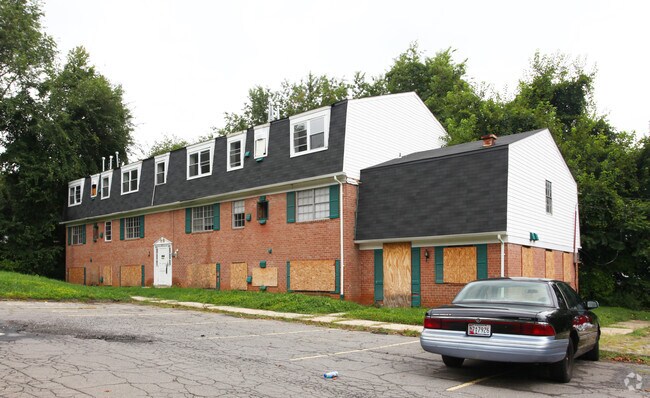 Building Photo - 411-415 N Bend Rd