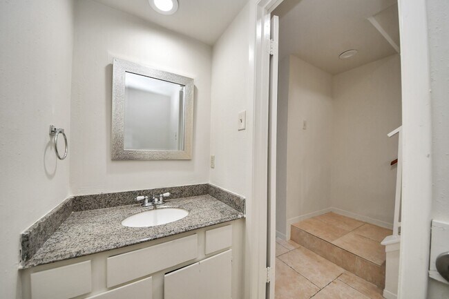 Building Photo - 1059 Country Pl Dr