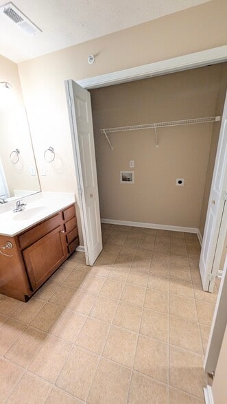 Building Photo - 11315 Breeze Cir