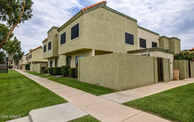 Building Photo - 5984 N 48th Ave