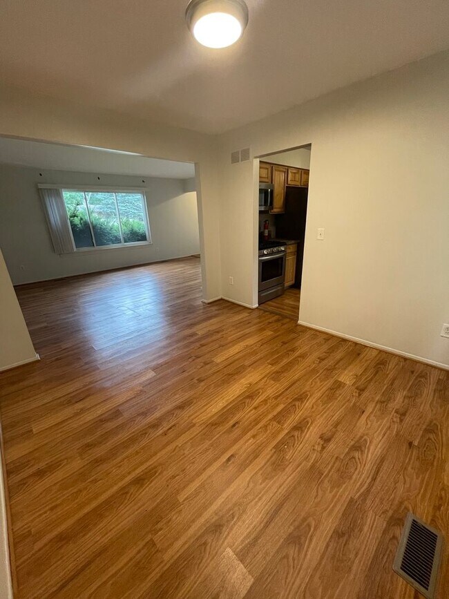 Building Photo - Beautiful 4 Bedroom Home in Ypsilanti! - F...