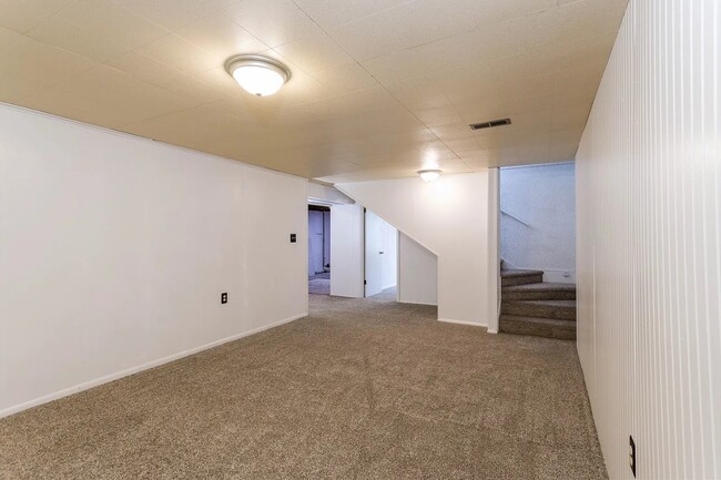 Building Photo - 2009 Lion Mountain Loop Rd