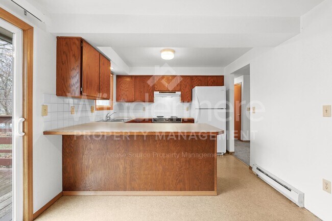 Building Photo - 4 BEDROOM AND 2 BATH VALLEY DUPLEX