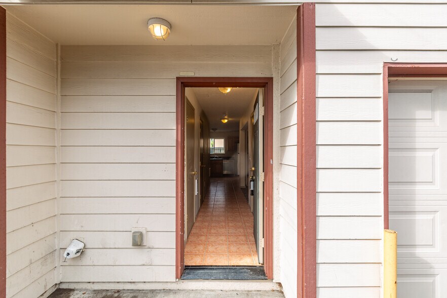 Building Photo - 2988 SE 122nd Ave