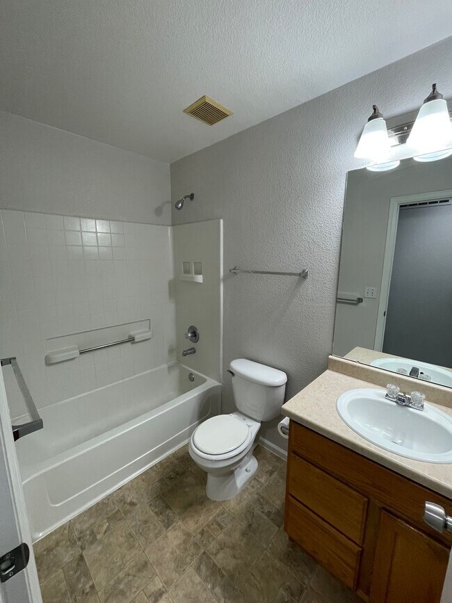 Building Photo - Wonderful Home w/ Breathtaking Mountain View! AVAILABLE 7/5