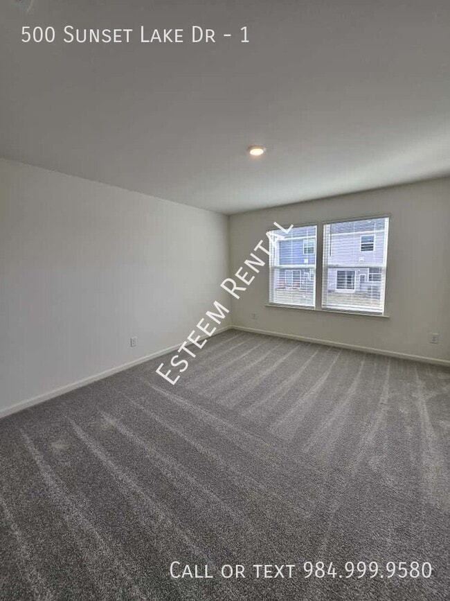 Building Photo - 500 Lake Dr