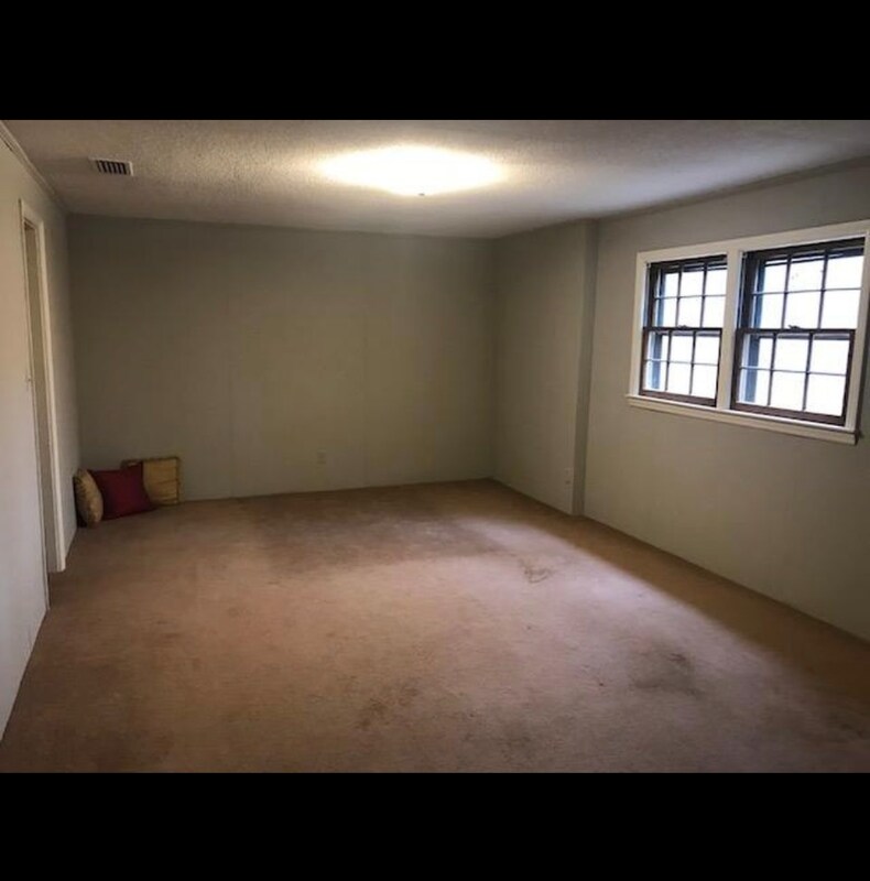 Building Photo - 420 Deerwood Dr